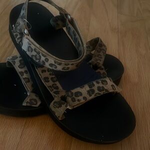 Women’s Teva…. Size 9…. Leather